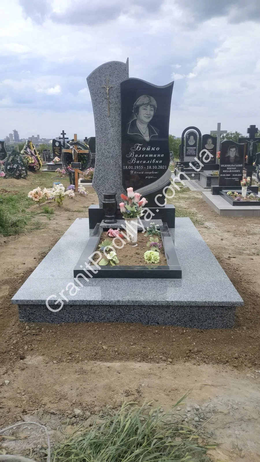 Подвійний пам'ятник з граніту - Кам'янець-Подільський | GranitPodillya